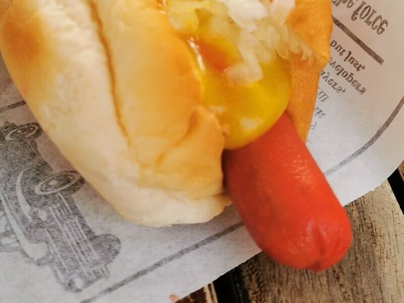 Detalle de perrito caliente de Casa Peter.