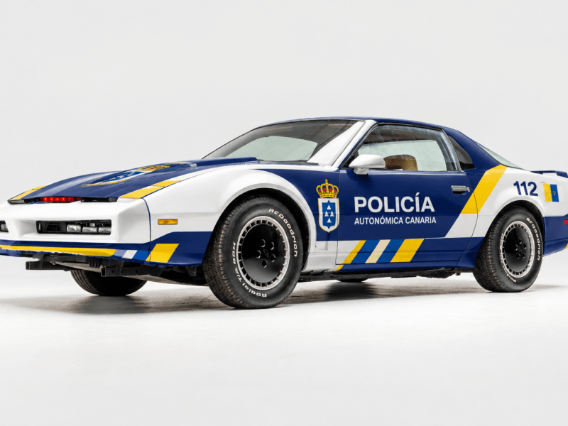 Coche fantástico con los colores equivocados.